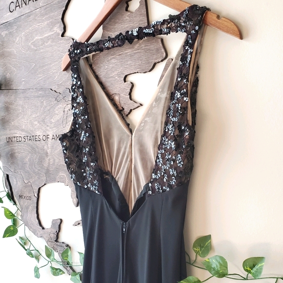 Stunning Sequin Backless Trumpet Dress 🖤 - Picture 8 of 16